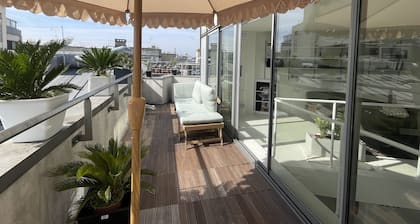 Brutalist, artsy, large terraces, 170 m2, parking, view, AC