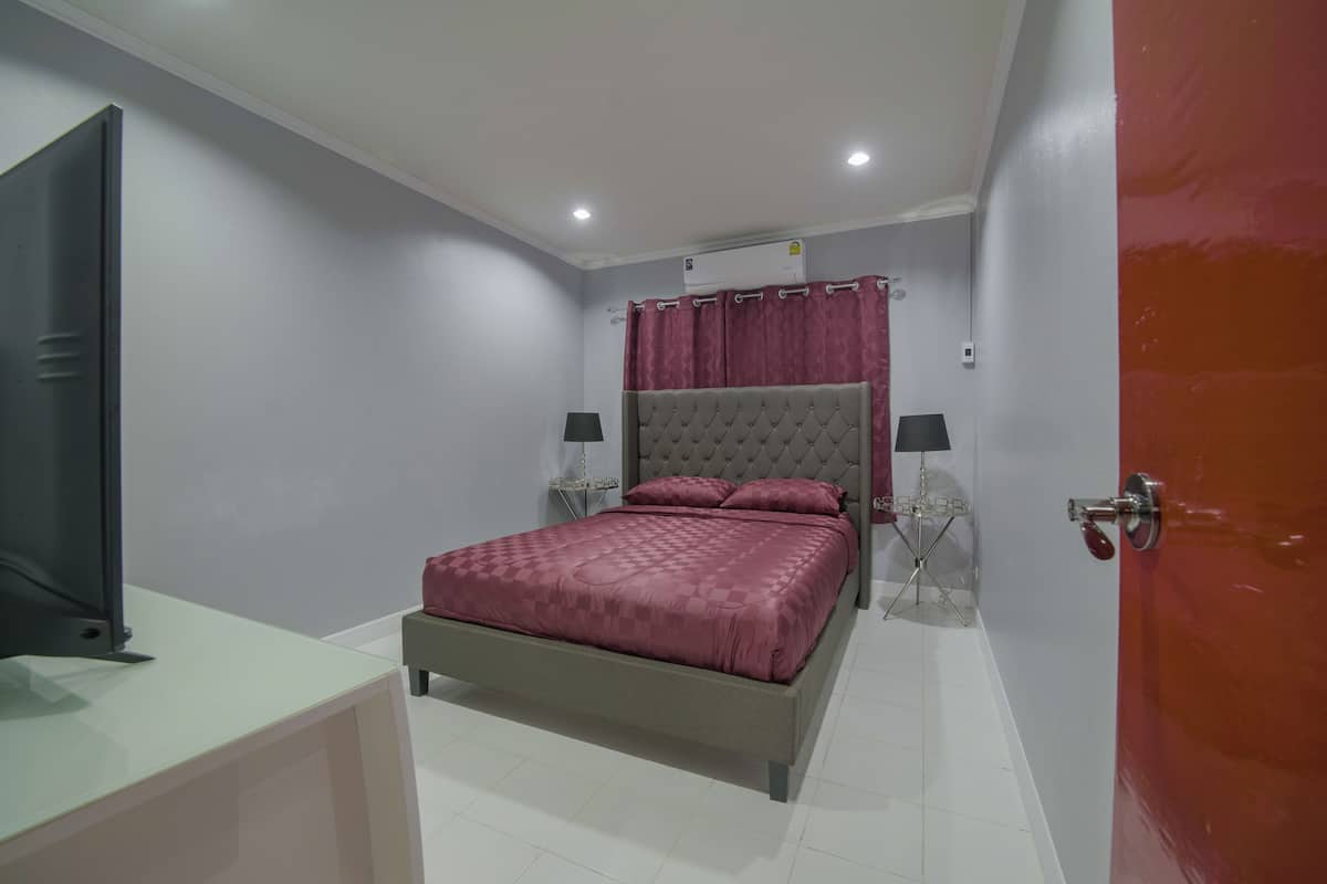 Classic Double Room, 1 Queen Bed | Premium bedding, down duvets, pillow-top beds, free WiFi