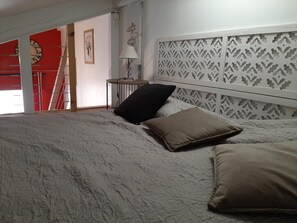 Lit de bébé portatif