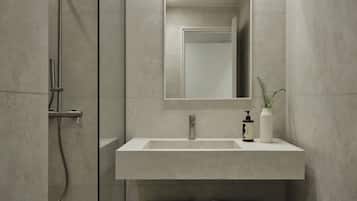 Basement Level Double Room with Window | Salle de bain