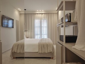 Deluxe Room with Balcony | Wifi gratis y ropa de cama