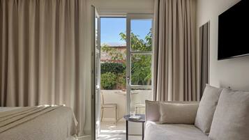 Executive Room with Balcony | Free WiFi, bed sheets