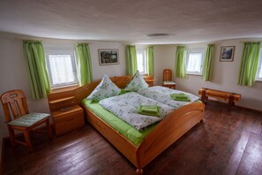 4 bedrooms, in-room safe, WiFi