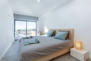 3 chambres, fer et planche à repasser, Wi-Fi gratuit, draps fournis