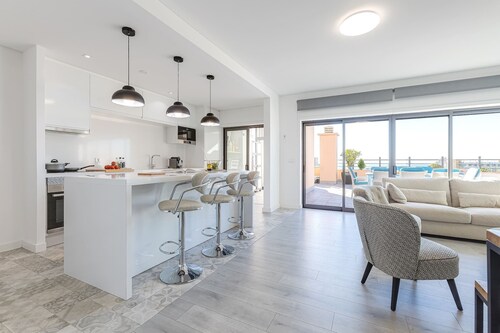 DAPI Elegant penthouse w/ocean view