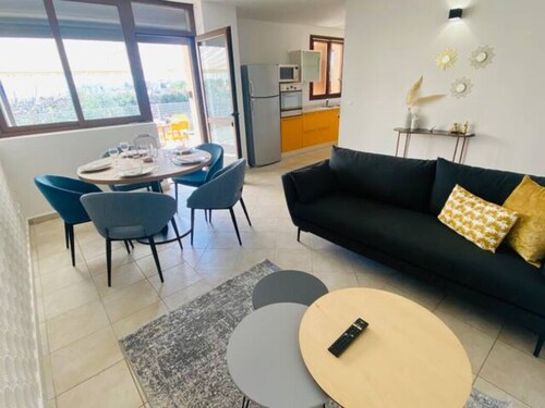 Apartments in private residence with sea view, quiet and close to shops and beaches.
