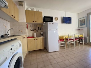 Fridge, microwave, coffee/tea maker, toaster