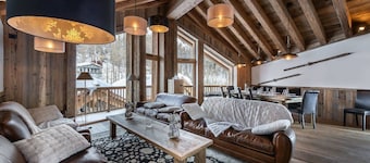 Luxury chalet, jacuzzi and sauna, sleeps 14.