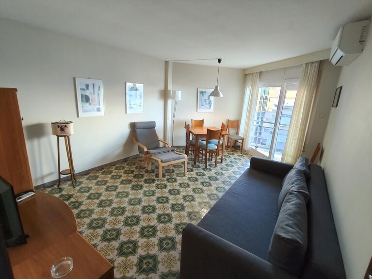 Beachfront Apartment With Balcony, A/c, Wifi, And Underground Parking In Torredembarra - Torredembarra