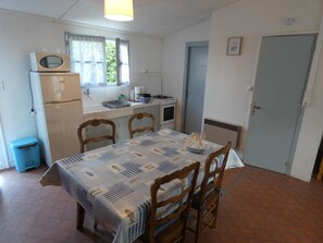 Fridge, microwave, oven, coffee/tea maker