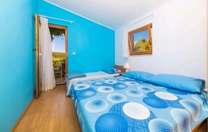4 bedrooms, travel crib, free WiFi, bed sheets - Amazing home in Vinisce (Vinisce)