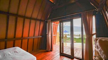 Rumah Lumbung | Meja kerja, Wi-Fi gratis, dan seprai linen