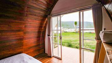 Rumah Putih | Desk, free WiFi, bed sheets