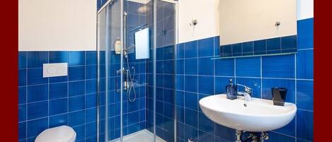Douche, serviettes fournies