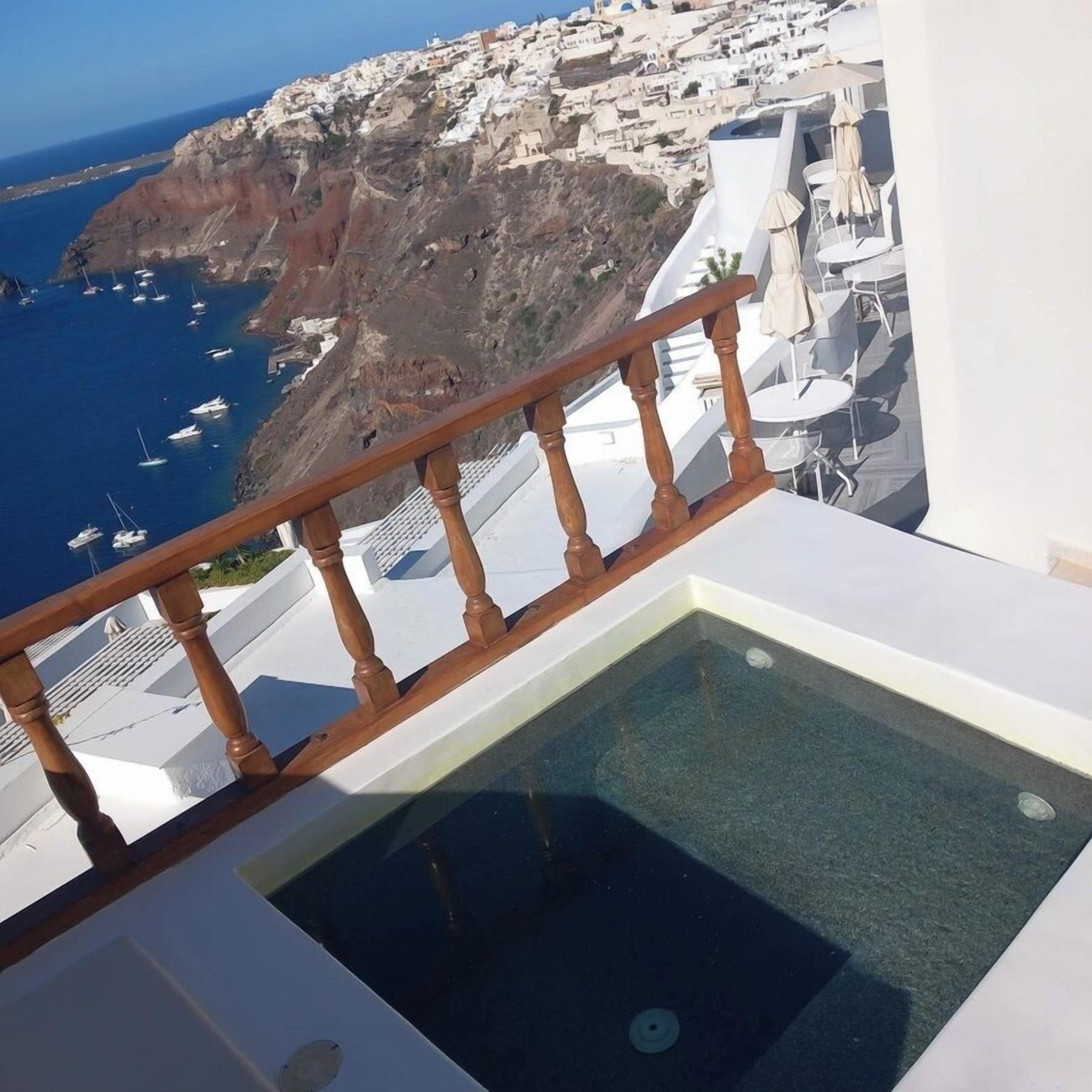 Superior Apartment Caldera View Private jetted Tub | Whirlwanne