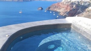 Studio Caldera View Share Jetted Tub | Boblebad