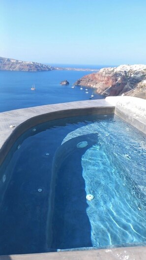 Studio Caldera View Share Jetted Tub | Jetted tub