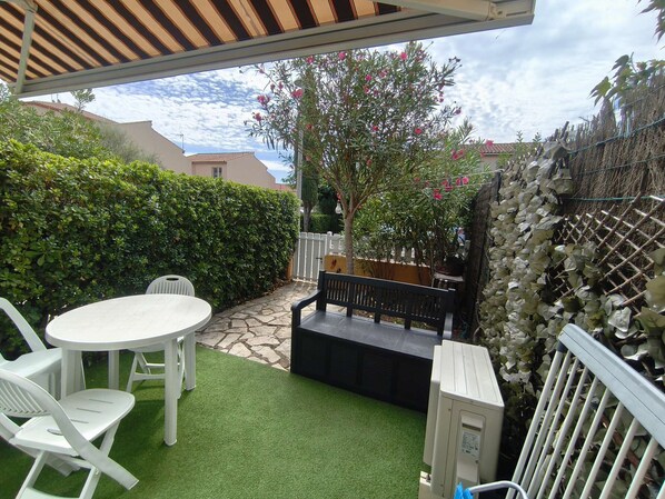 تناول الطعام بالخارج