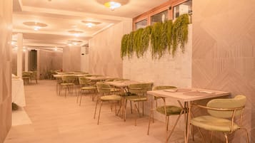 Desayuno buffet (EUR 19 por persona)