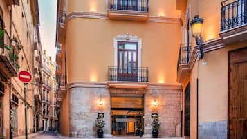 Vista frontal de la propiedad