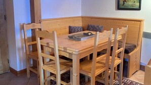 Dining - Charming Quiet Duplex Near Slopes/Shops with Terrace (Méribel)