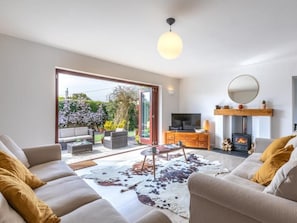 Smart-TV, bordtennis og stereoanlegg