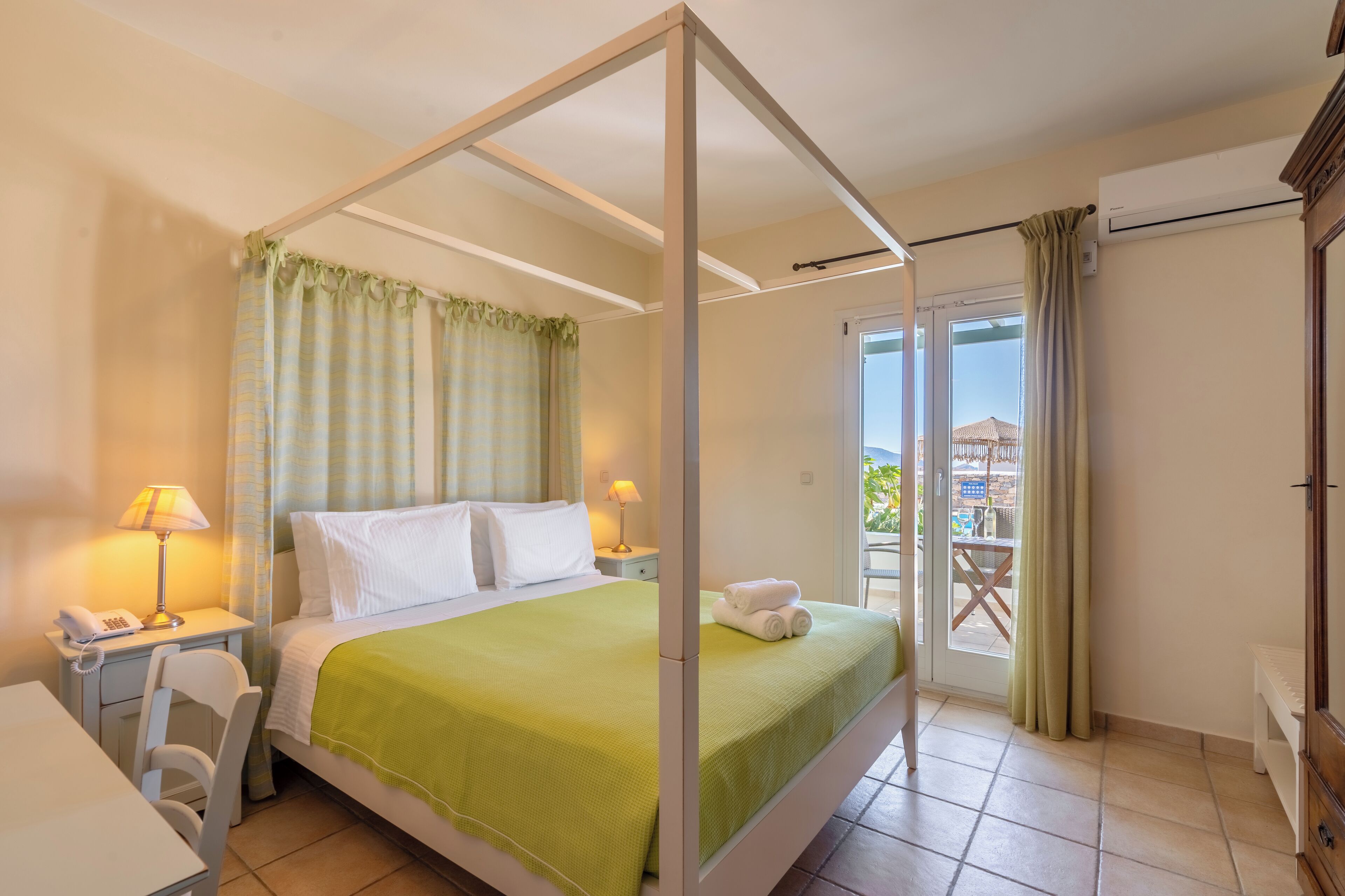 Quadruple Pool View Room