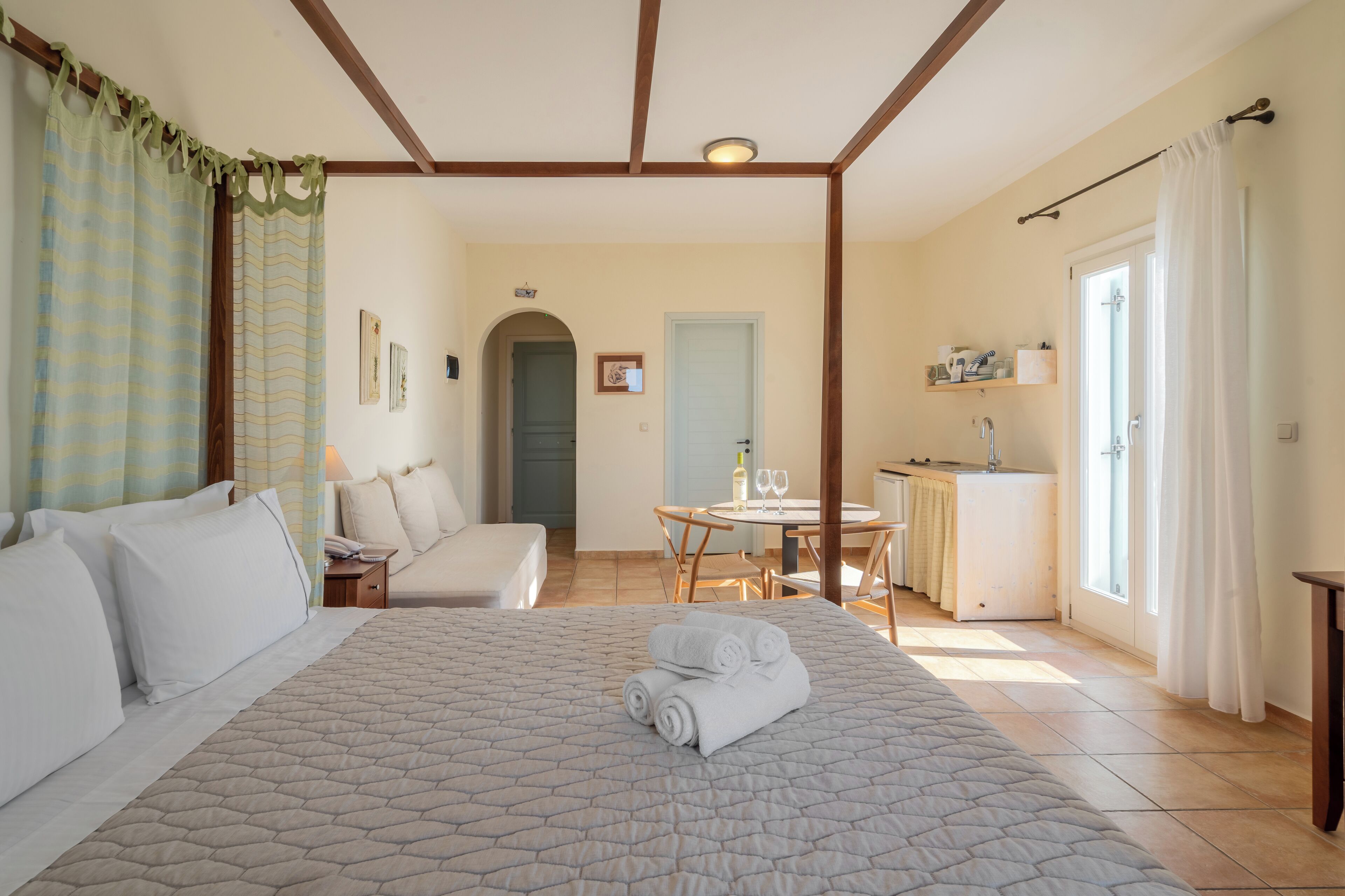 Double/Triple Sea View Room | In-room safe, iron/ironing board, WiFi, bed sheets