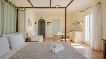 Double/Triple Sea View Room | In-room safe, iron/ironing board, WiFi, bed sheets