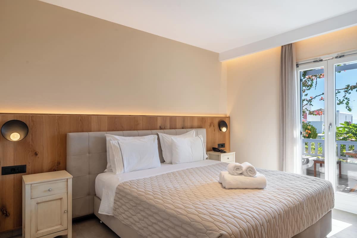 Quadruple Sea View Room (NEW RENOVATED) | 客房內保險箱、熨斗/熨衣板、無線上網、床單