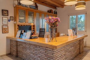 Reception - Aeolos Hotel (Naxos)