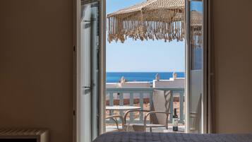 Double/Triple Sea View (New Renovated) | Terrace/patio