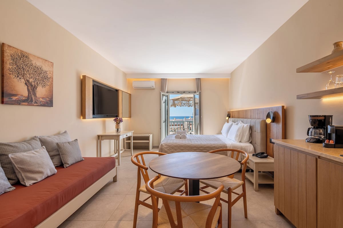 In-room safe, iron/ironing board, WiFi, bed sheets