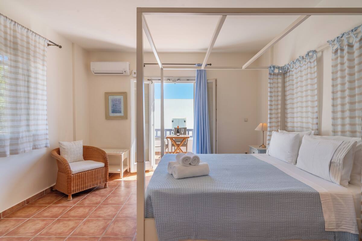 Quadruple Sea View Room | 客房內保險箱、熨斗/熨衣板、無線上網、床單