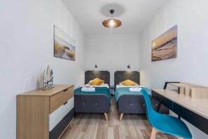 2 bedrooms, desk, iron/ironing board, WiFi