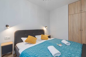 2 habitaciones, escritorio, tabla de planchar con plancha y wifi 