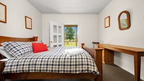 7 bedrooms, iron/ironing board, travel cot, free WiFi - Fentons Run, High Range, Southern Highlands (High Range)
