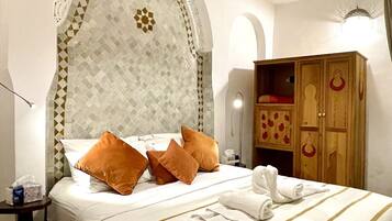 4 bedrooms, desk, iron/ironing board, free WiFi