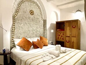 4 chambres, bureau, fer et planche Ă repasser, accĂšs au Wi-Fi (inclus)