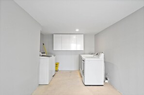 Interior - Nr Museum Med Center Zoo Apt | Fire Pit BBQ Games (Houston)