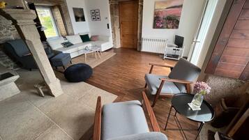 电视、桌上足球、乒乓球