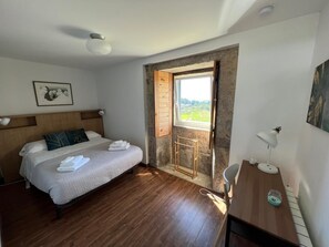 3 bedrooms, iron/ironing board, Internet, bed sheets