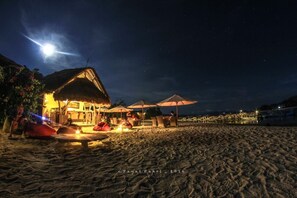 Beach bar - Komodo Resort (Komodo)