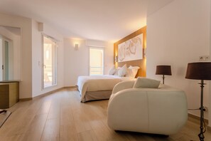 Deluxe Suite, Balcony | View from room - Traverse des Artistes (Cannes)