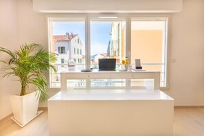 Premium Studio | In-room safe, desk, blackout drapes, soundproofing - Traverse des Artistes (Cannes)
