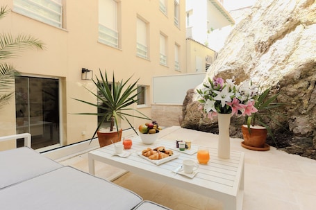 Deluxe Room, Terrace | Terrace/patio. Traverse des Artistes