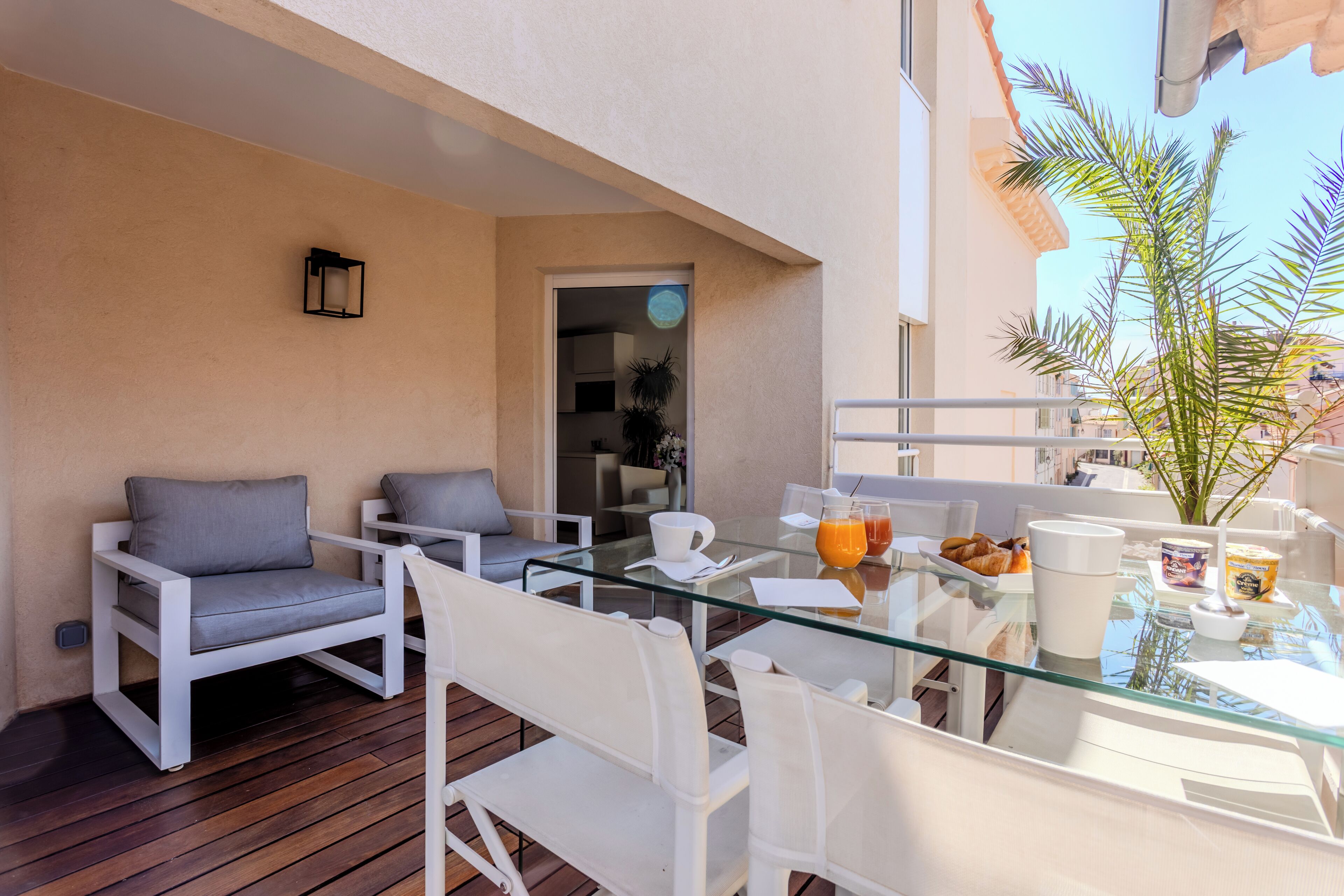 Tägliches kontinentales Frühstück (19 EUR pro Person)