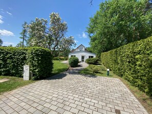 Property grounds - Holiday apartment "Seewohnung" in a holiday home - directly on the lake (Mittenwalde)