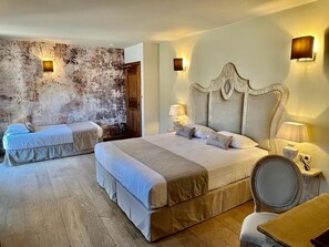 6 bedrooms, WiFi, bed sheets, wheelchair access