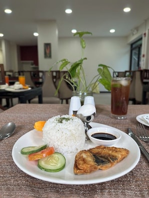 含每日當地特色早餐